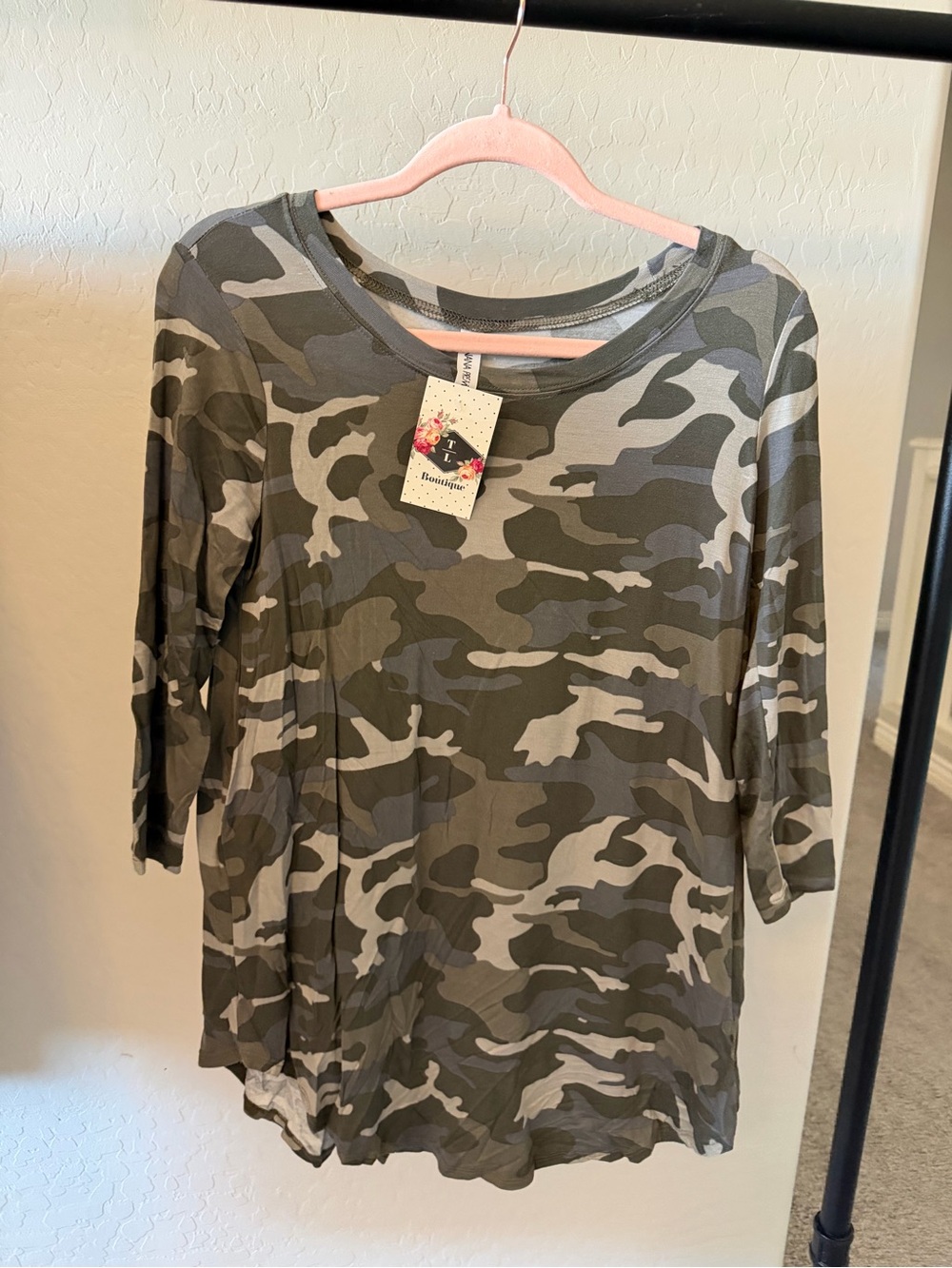 Camo Print Lightweight 3/4 Sleeve Top - Green & Gray